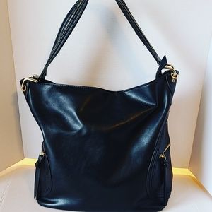 Black Shoulder Bag/Zippers design